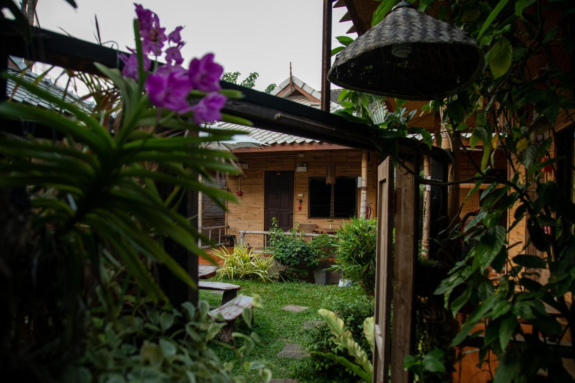 Boutique Hotel & Restaurant, Jaidee Bamboo Huts Chiang Mai Extérieur photo