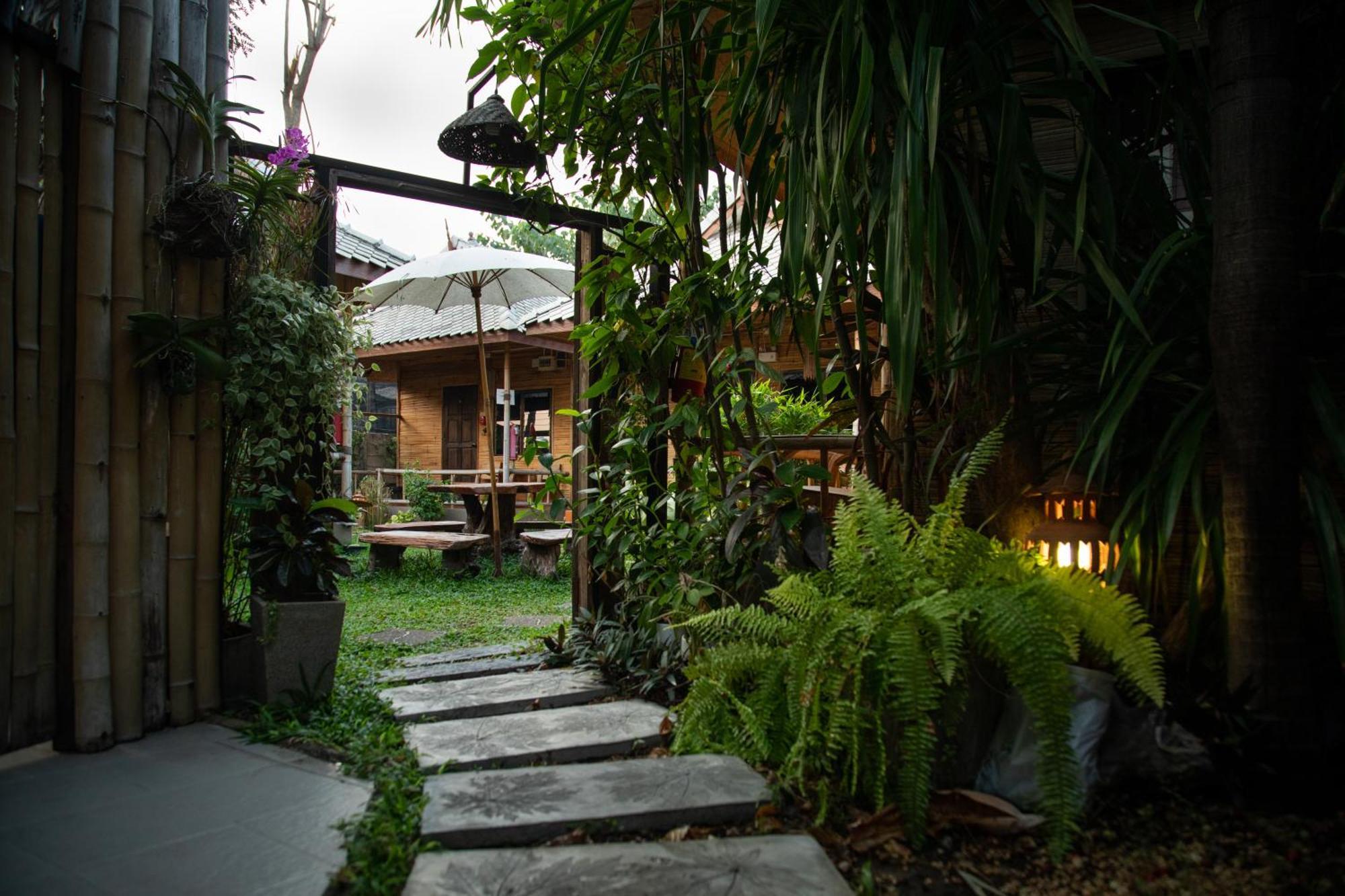 Boutique Hotel & Restaurant, Jaidee Bamboo Huts Chiang Mai Extérieur photo